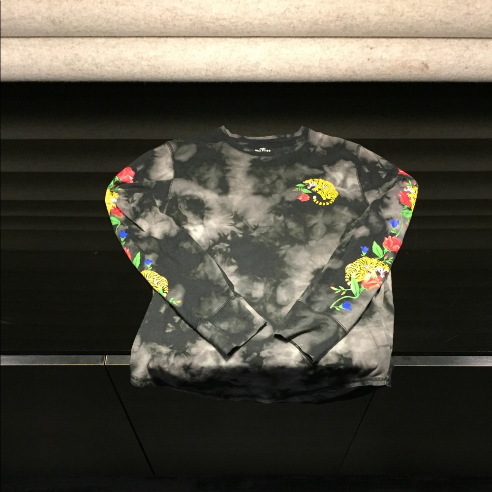Shirt with designs